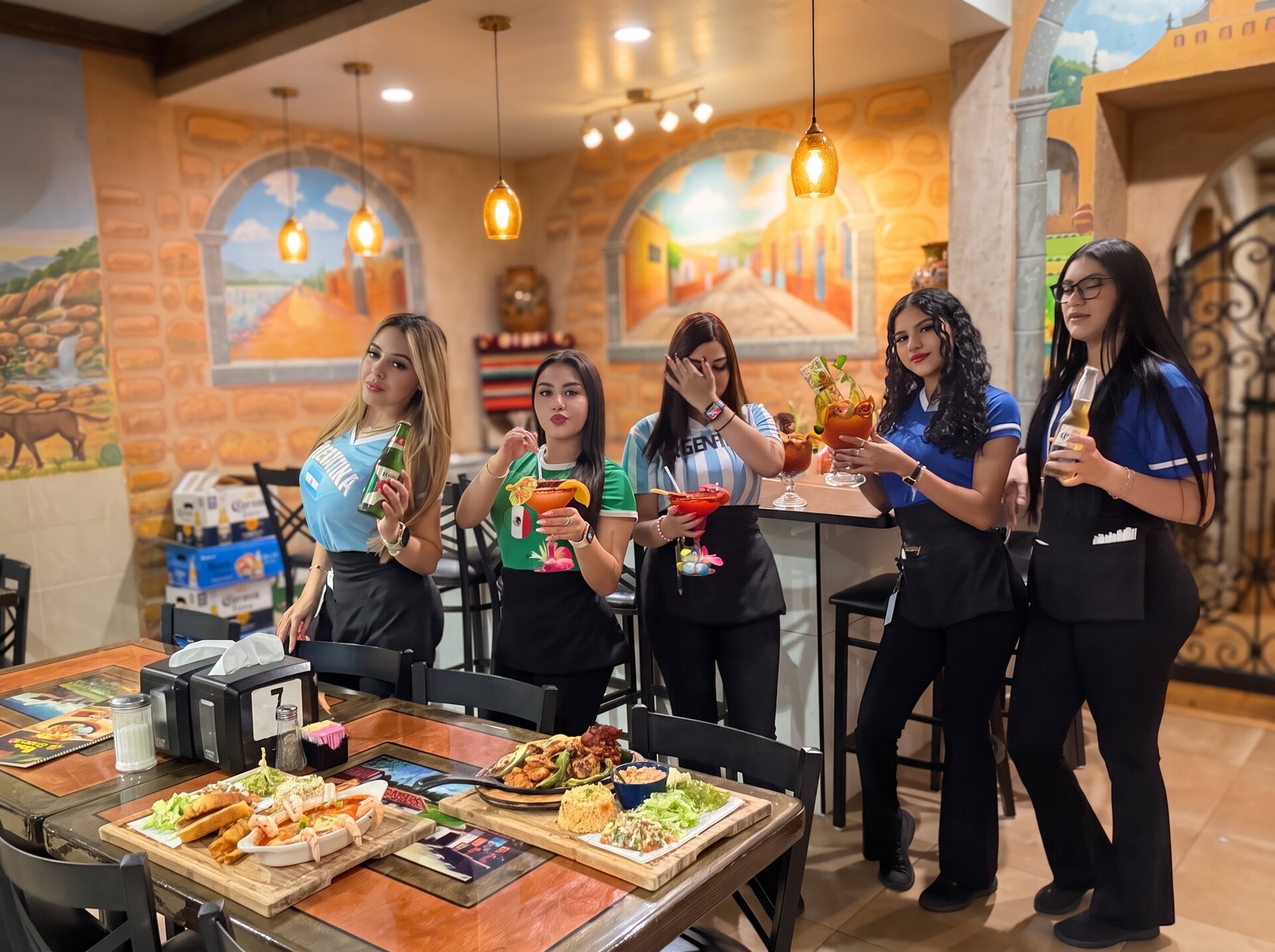 El Canelo staff on game day — la familia